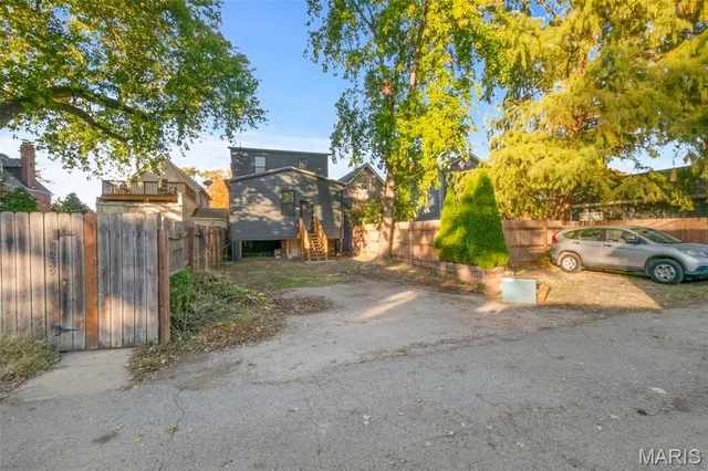 $370,000 | 4230 Connecticut Street, St. Louis, MO 63116