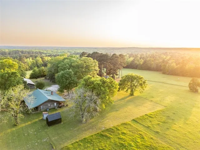 a view of an ocean and a mountain view