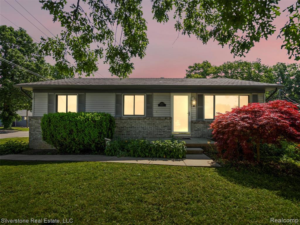 2807 Hartline Drive Rochester Hills, MI 48309 - Photo 1 of 35