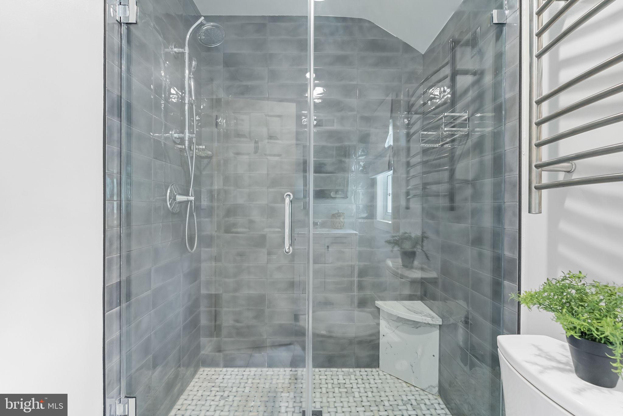 810 Grand View Drive Alexandria, VA 22305 - Photo 18 of 55 a bathroom with a shower