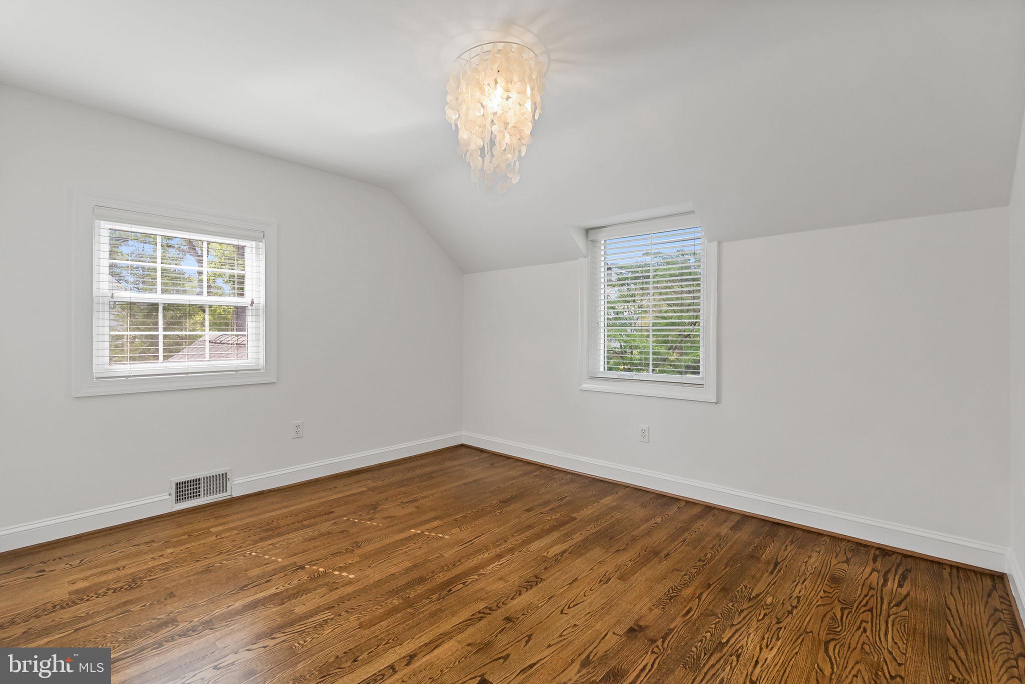 810 Grand View Drive Alexandria, VA 22305 - Photo 19 of 55 a view of empty room with wooden floor and fan