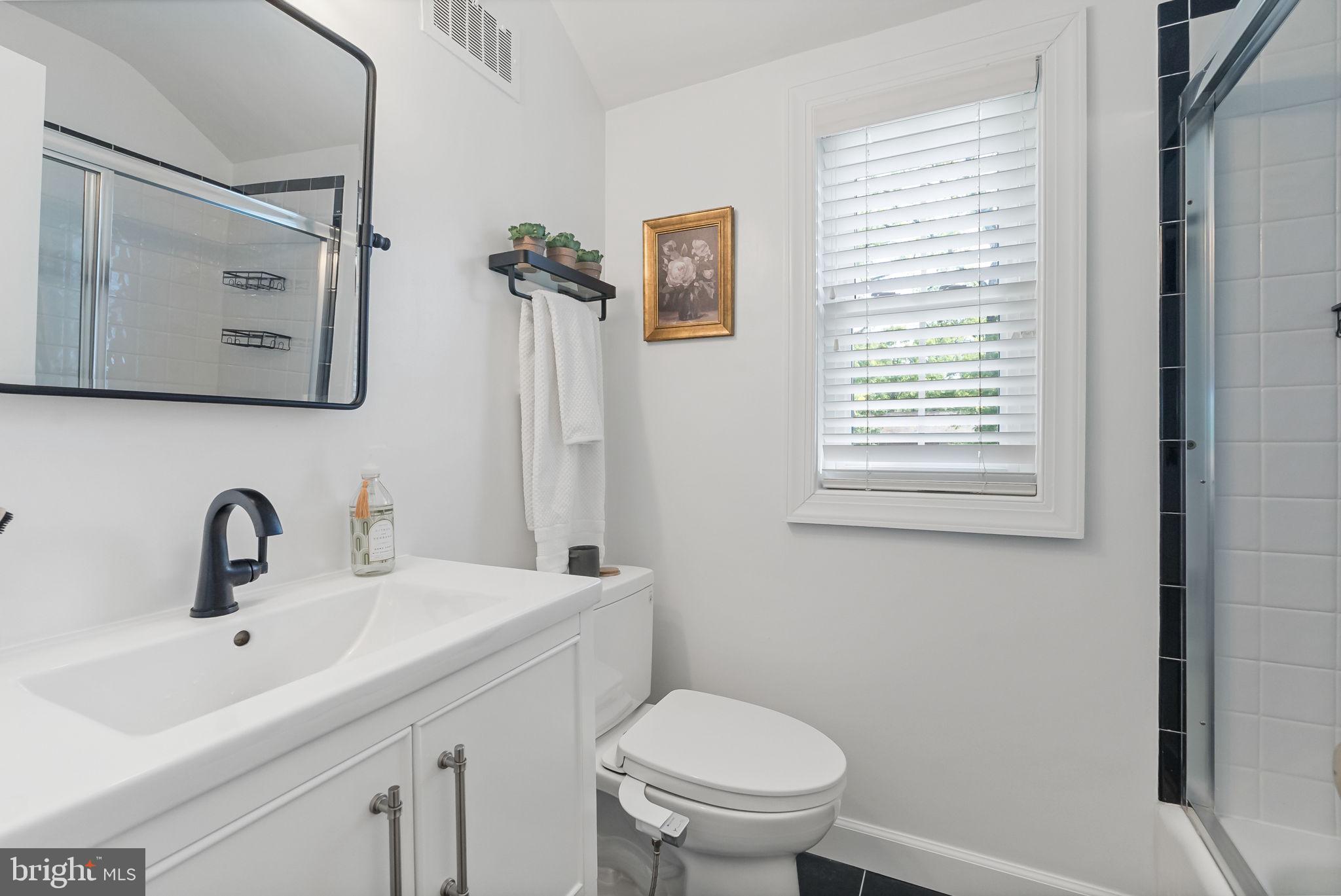810 Grand View Drive Alexandria, VA 22305 - Photo 22 of 55 a bathroom with a toilet sink and mirror