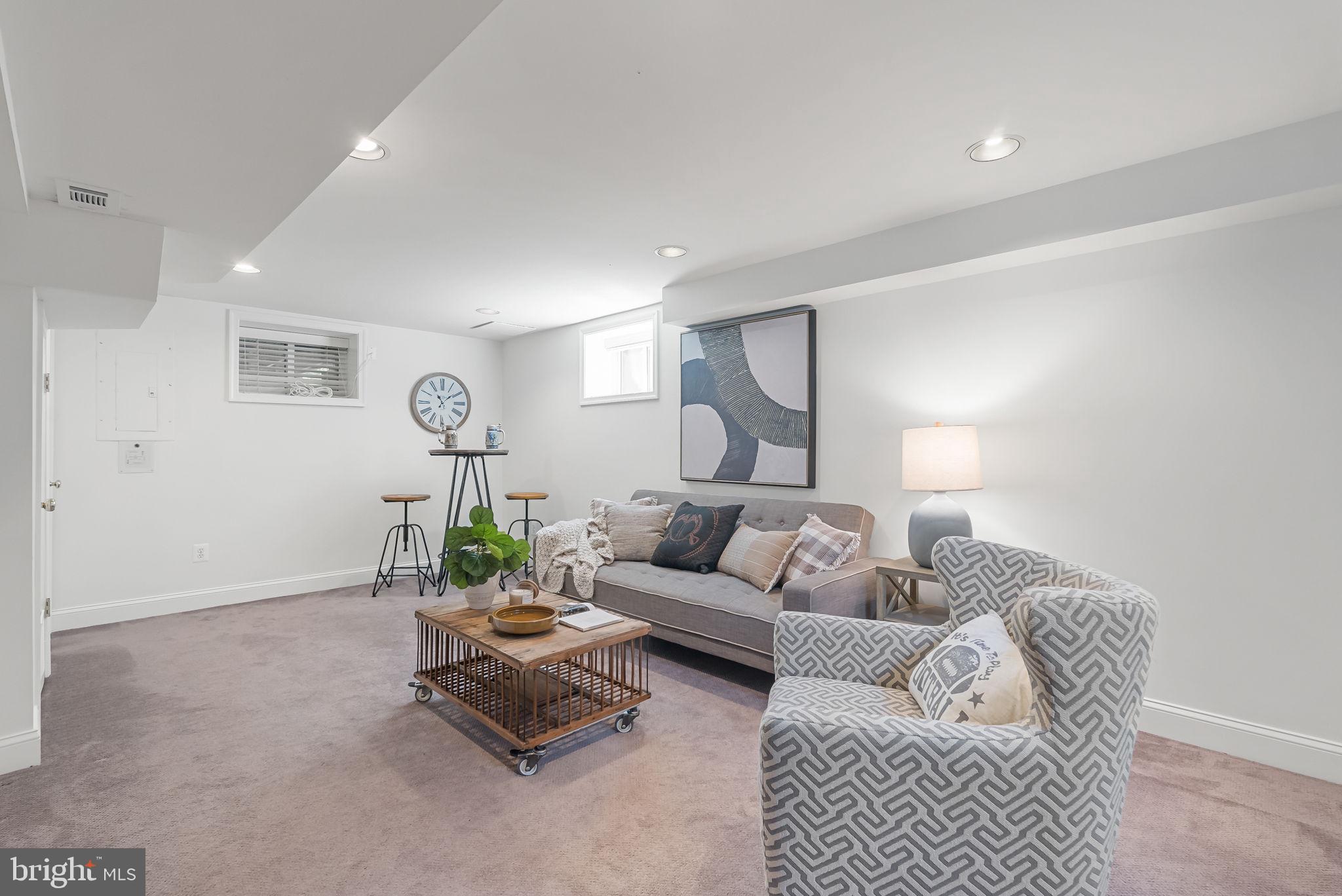 810 Grand View Drive Alexandria, VA 22305 - Photo 23 of 55 a living room with furniture and a lamp