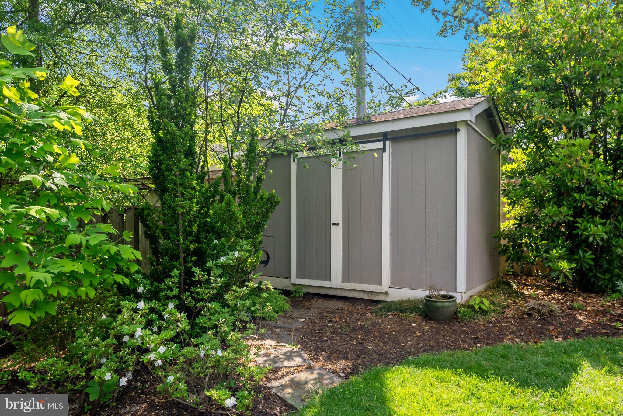 810 Grand View Drive Alexandria, VA 22305 - Photo 34 of 55 a view of a backyard with plants and large tree