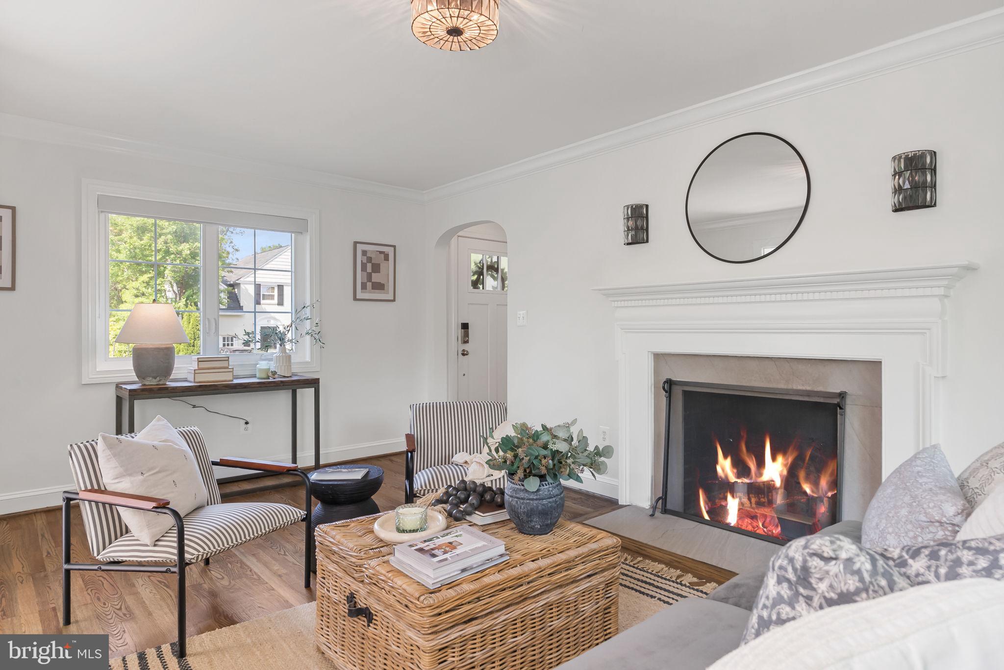 810 Grand View Drive Alexandria, VA 22305 - Photo 4 of 55 a living room with furniture and a fireplace