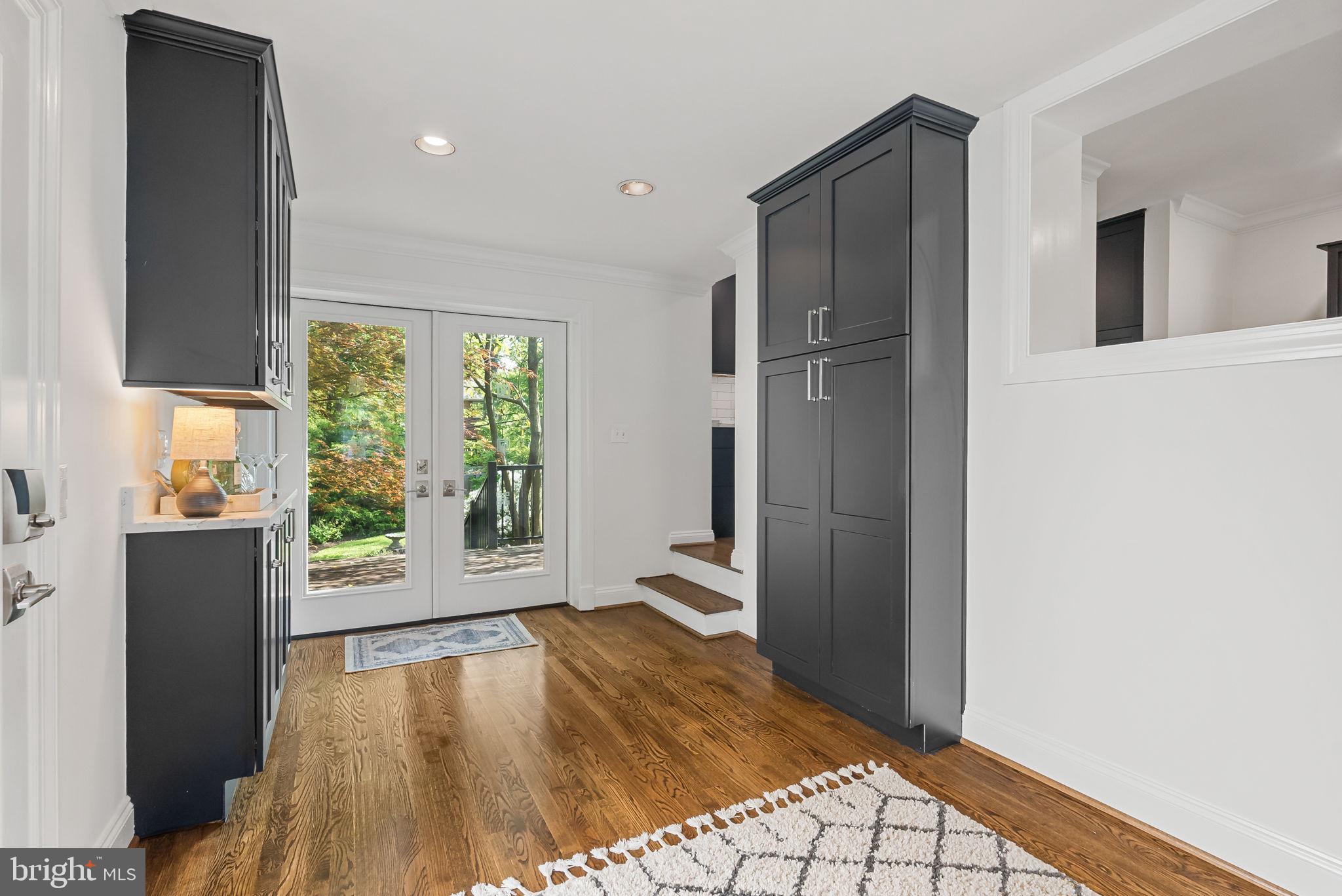 810 Grand View Drive Alexandria, VA 22305 - Photo 44 of 55 a view of an empty room with a window