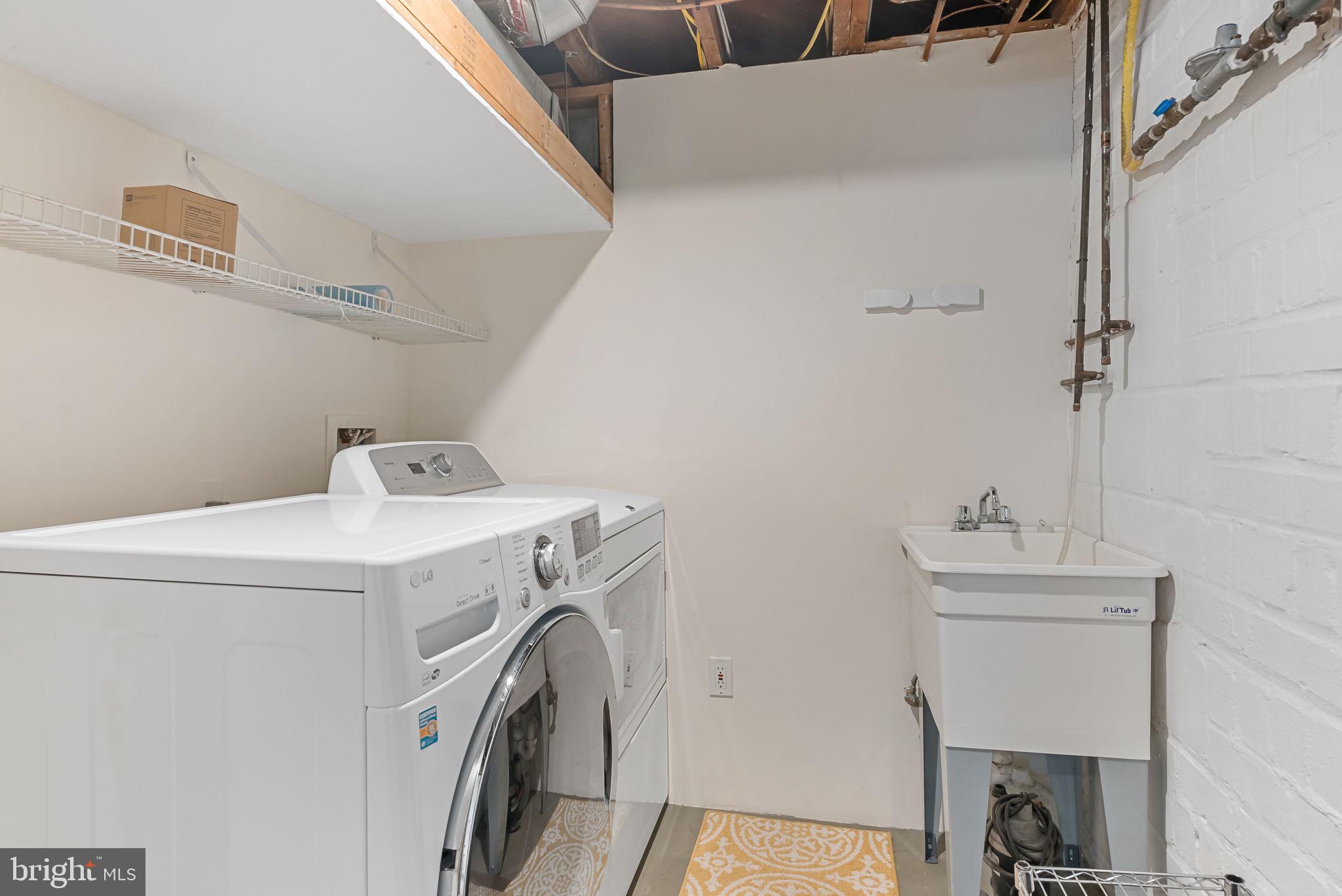 810 Grand View Drive Alexandria, VA 22305 - Photo 50 of 55 a utility room with dryer and washer