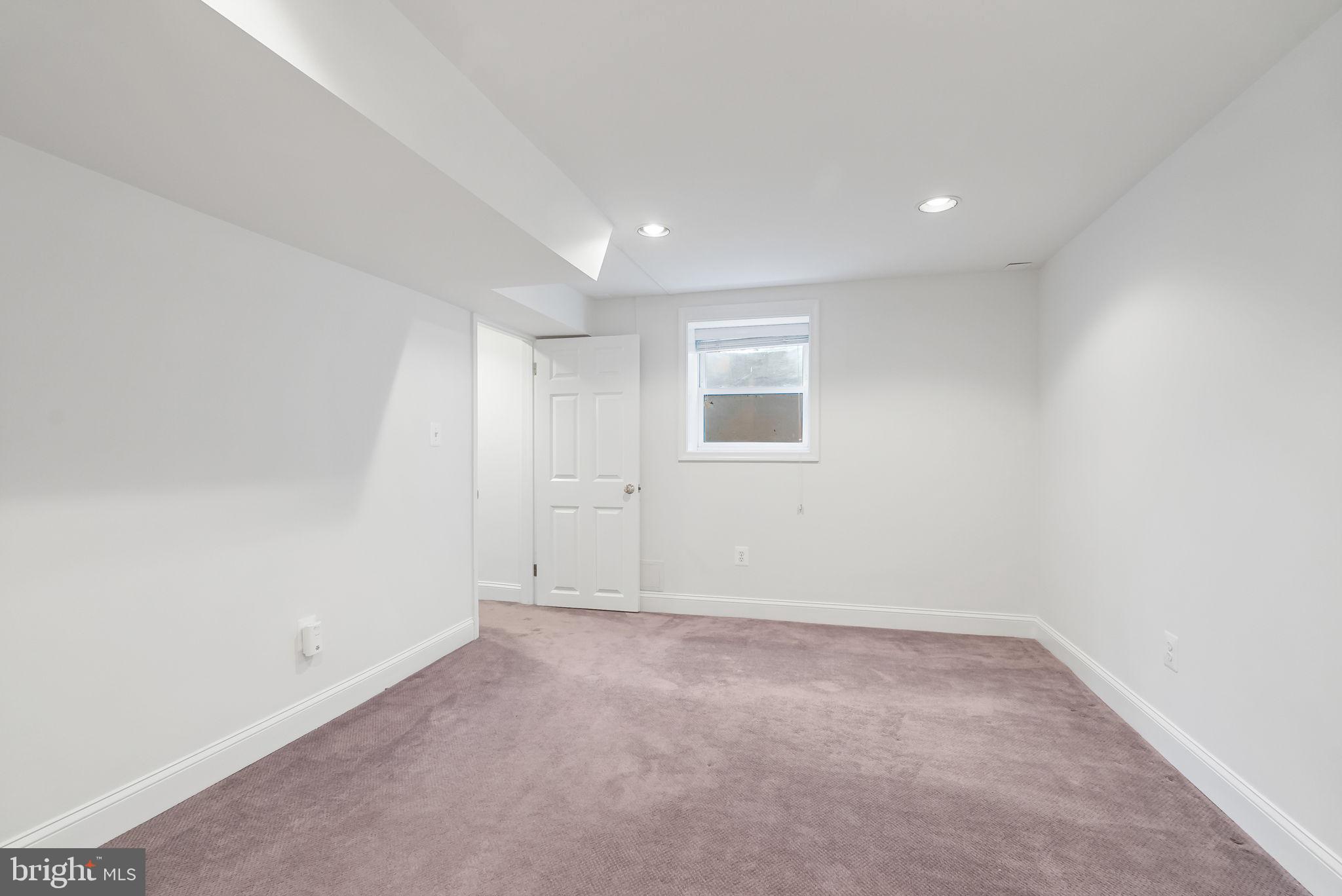 810 Grand View Drive Alexandria, VA 22305 - Photo 51 of 55 an empty room with a empty space and window