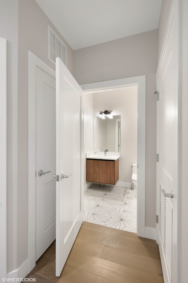 2342 West Adams Street, Unit 505 Chicago, IL 60612 - Photo 16 of 20 a bathroom with a tub and shower