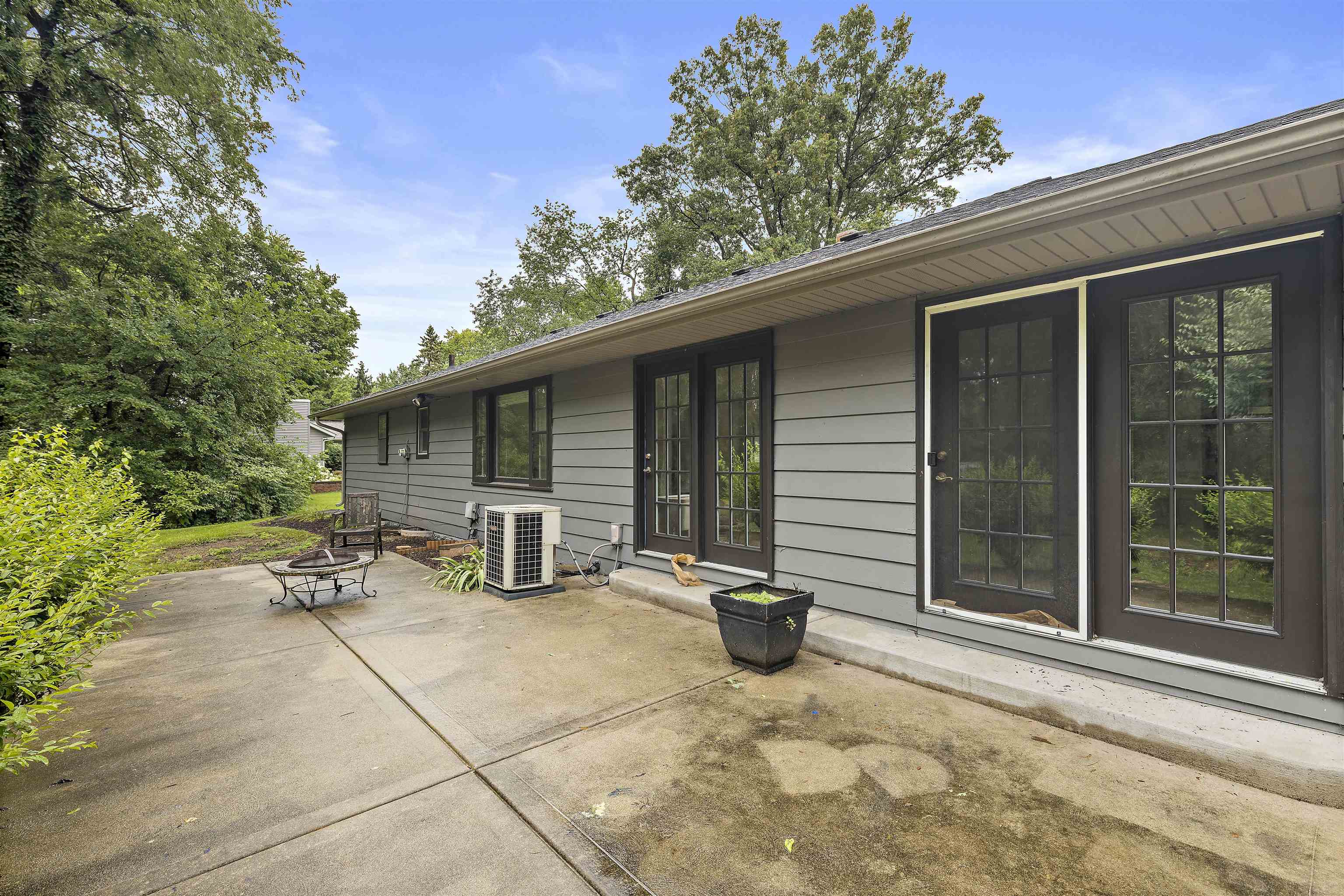 2906 Reid Farm Road Rockford, IL 61114 - Photo 14 of 18 a view of a patio with table and chairs and potted plants
