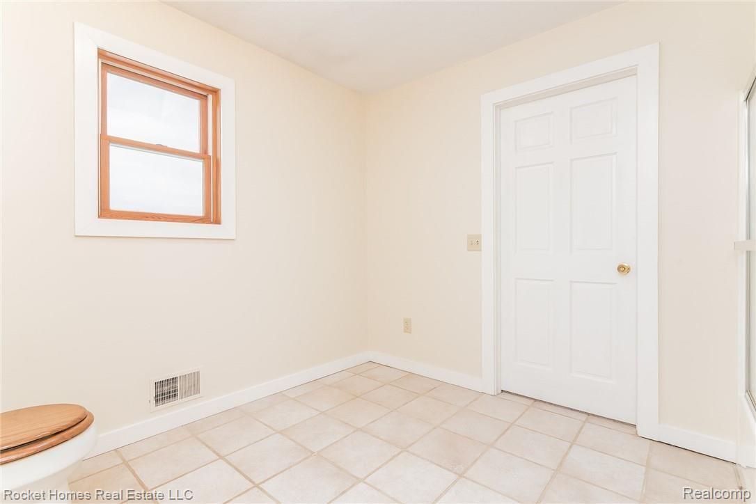 12910 Onondaga Road Onondaga, MI 49264 - Photo 20 of 31 020-photo-bathroom-6524873.jpg