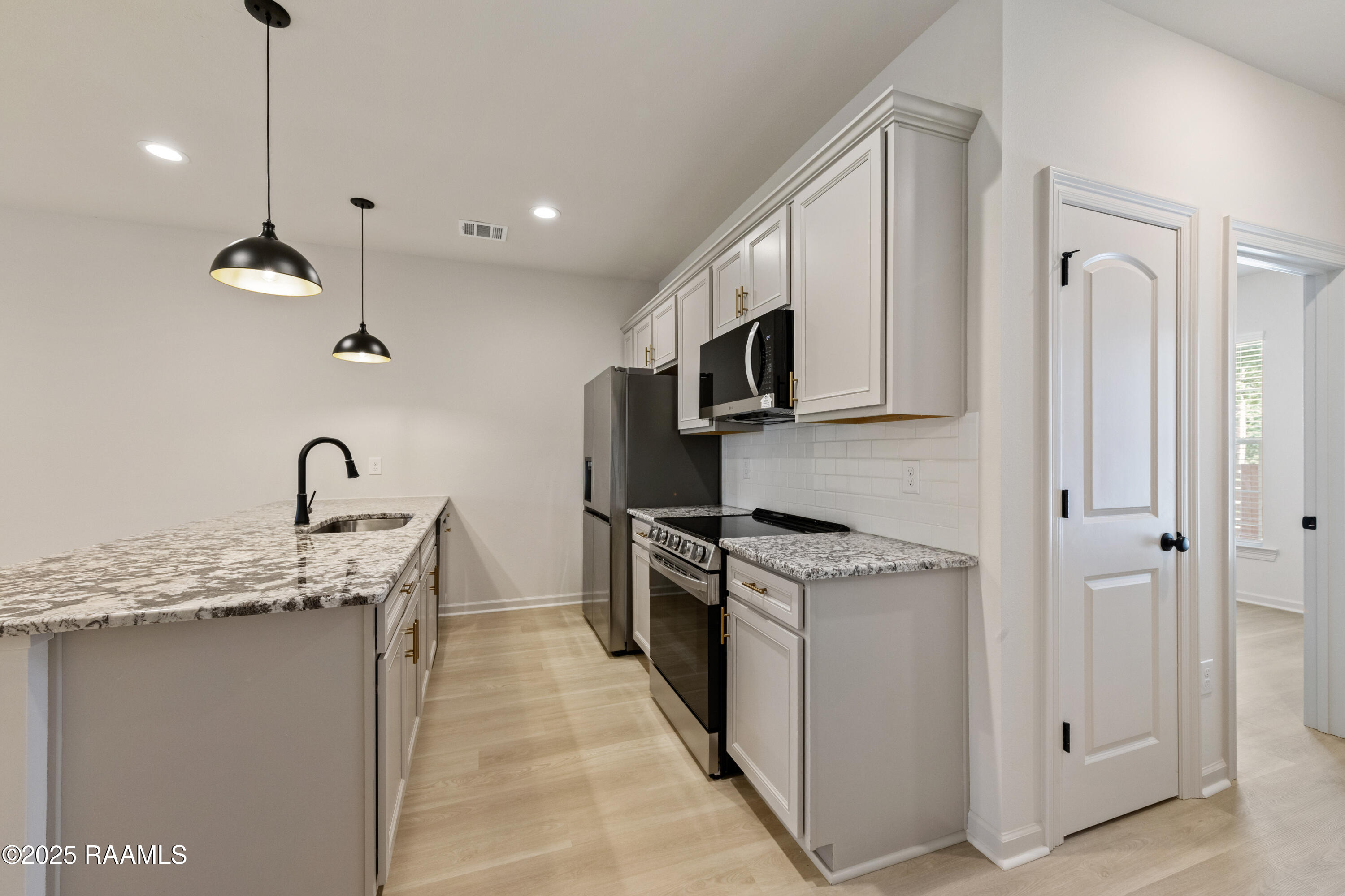 124 Frontier Lane Scott, LA 70583 - Photo 4 of 27 102FosterGrove-11