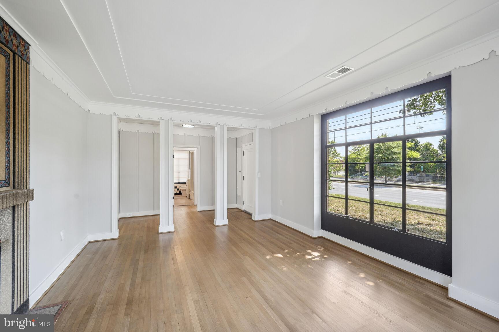 9900 Colesville Road Silver Spring, MD 20901 - Photo 12 of 23 Living Room