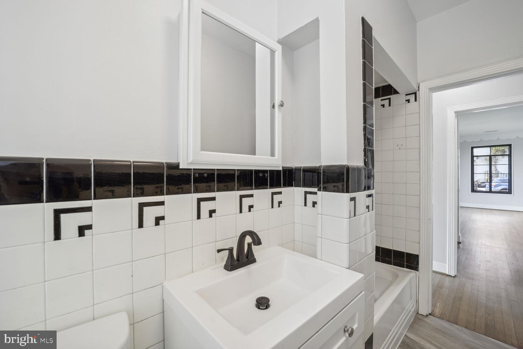 9900 Colesville Road Silver Spring, MD 20901 - Photo 20 of 23 Bathroom