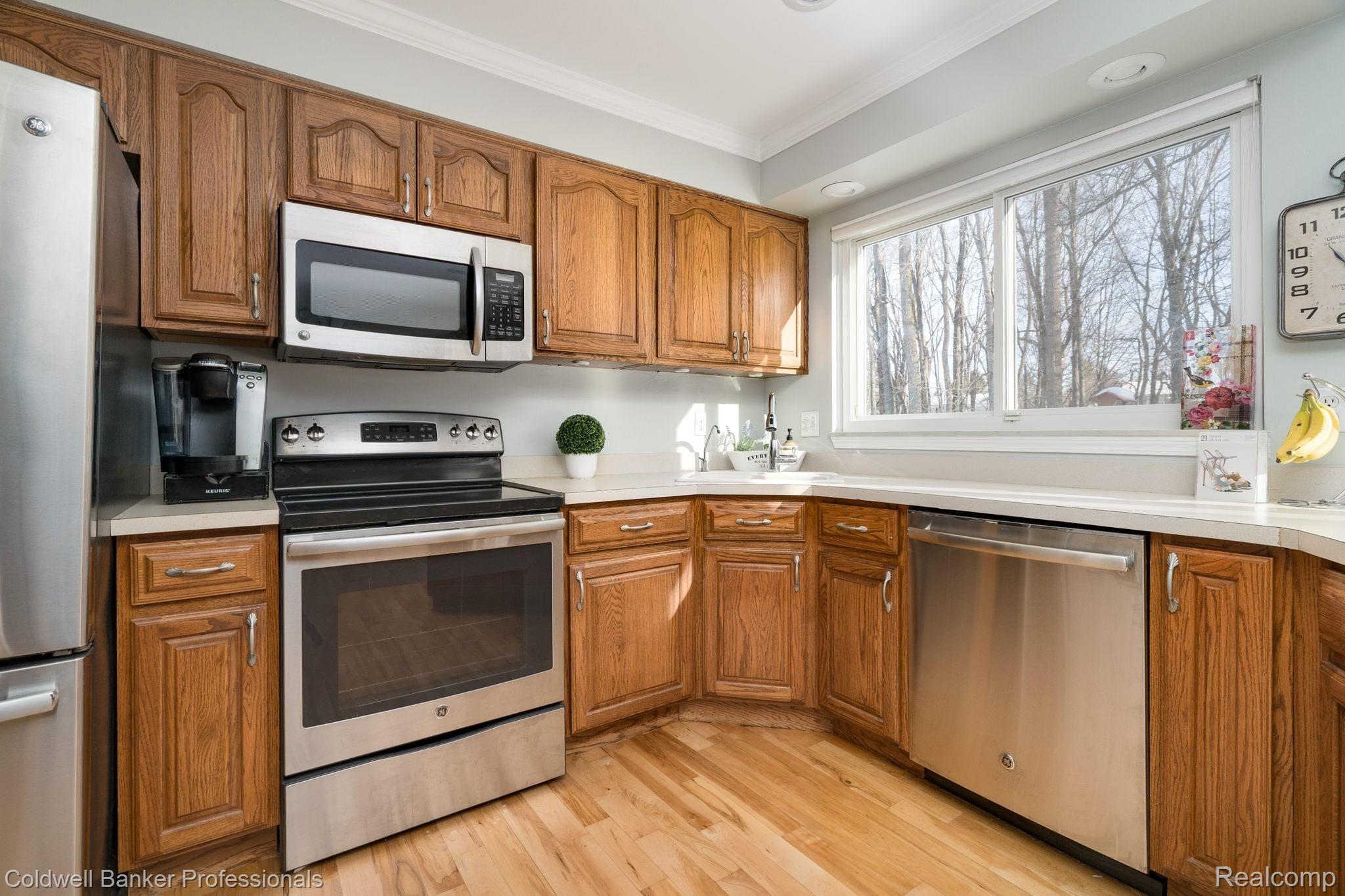 1362 West Fairview Lane Rochester, MI 48306 - Photo 7 of 35 1362-West-Fairview-17.JPG