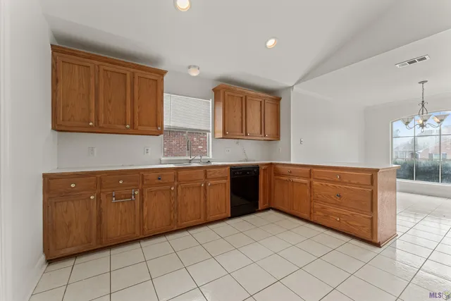 $2,030 | 18516 Lakefield Avenue, Baton Rouge, LA 70817