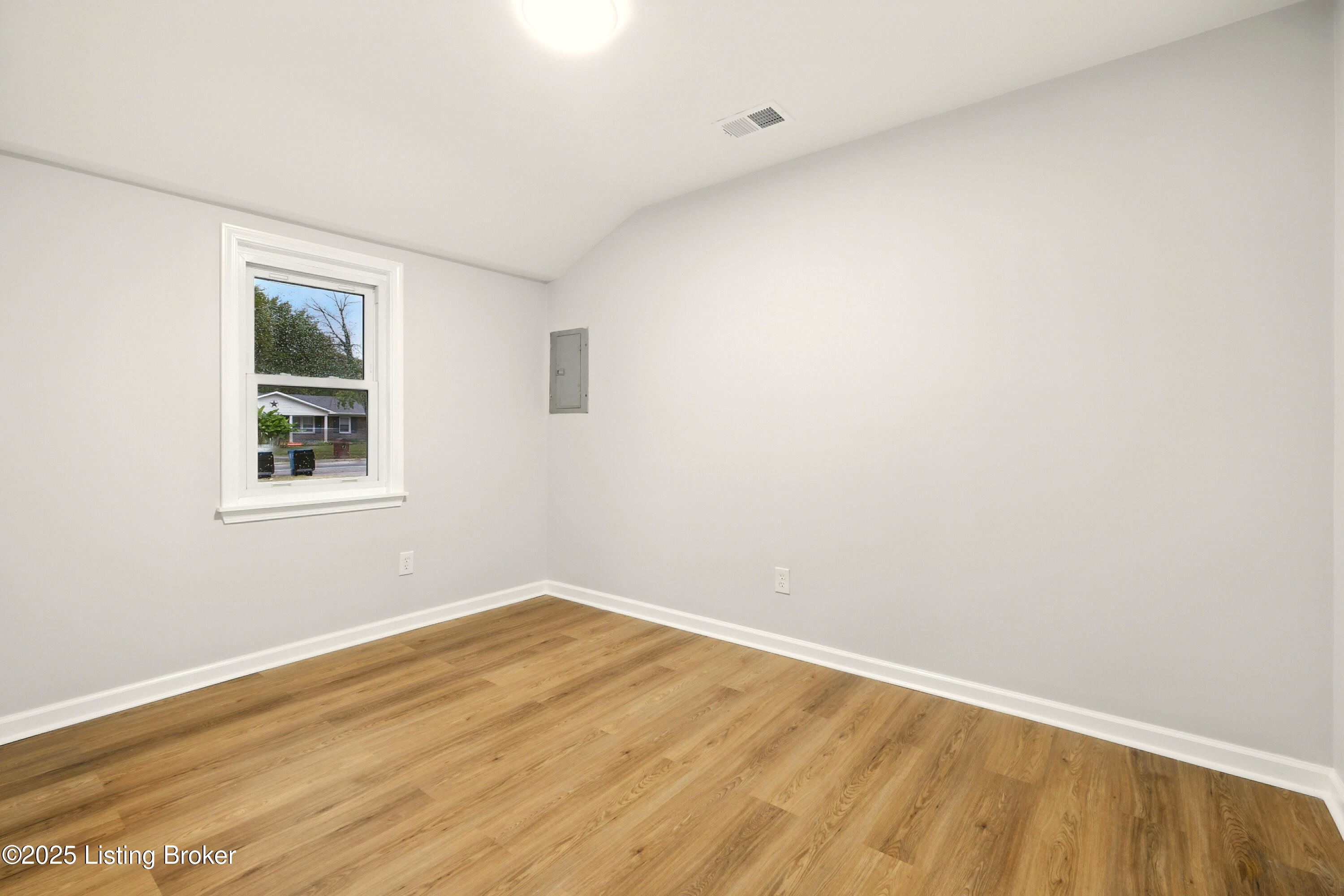 6507 Terry Road Louisville, KY 40258 - Photo 21 of 27 22_6507terry_louisvillerealestatemedia_1