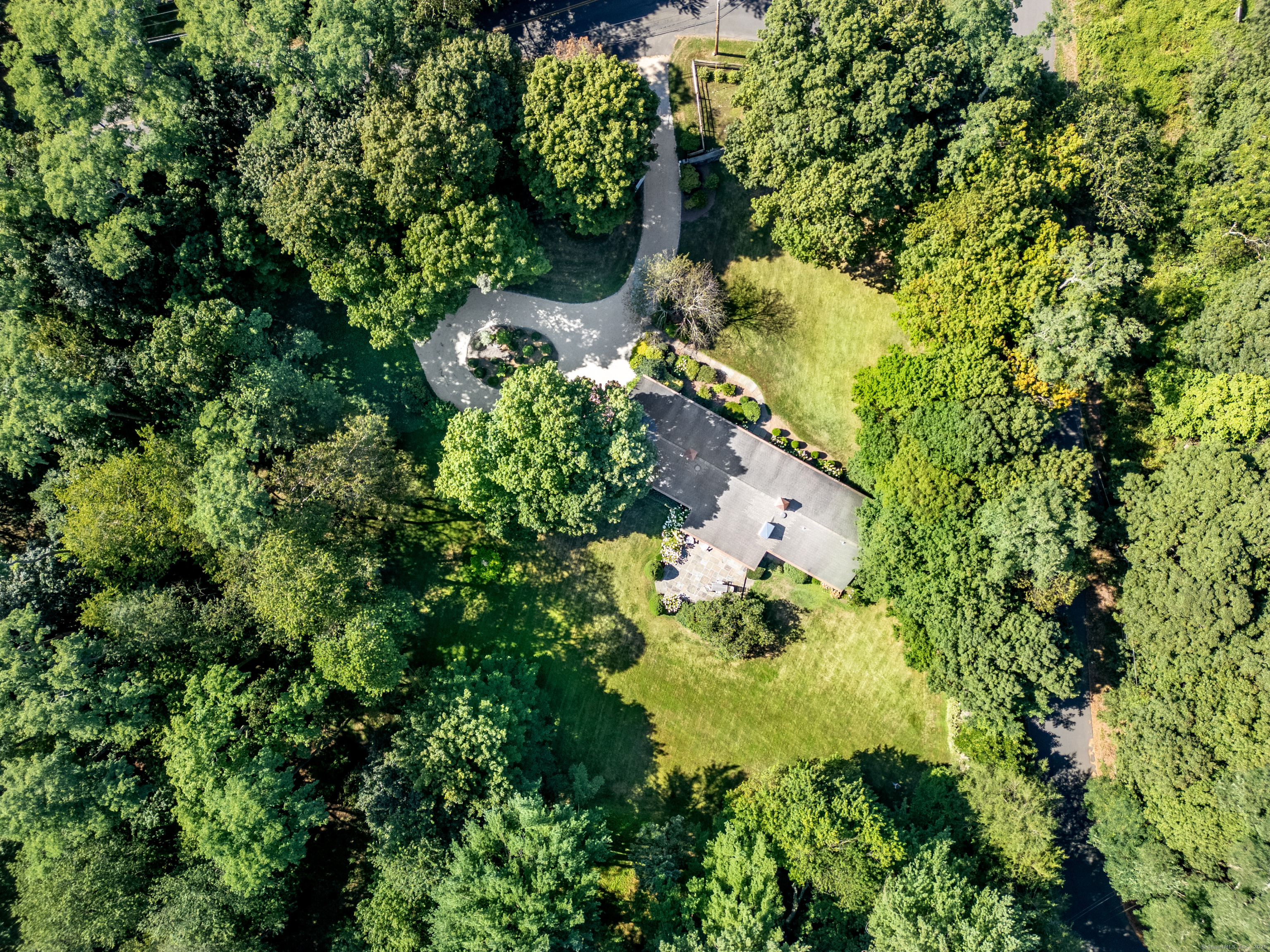 1001 Hulls Farm Road Fairfield, CT 06890 - Photo 3 of 40 a view of a garden with plants