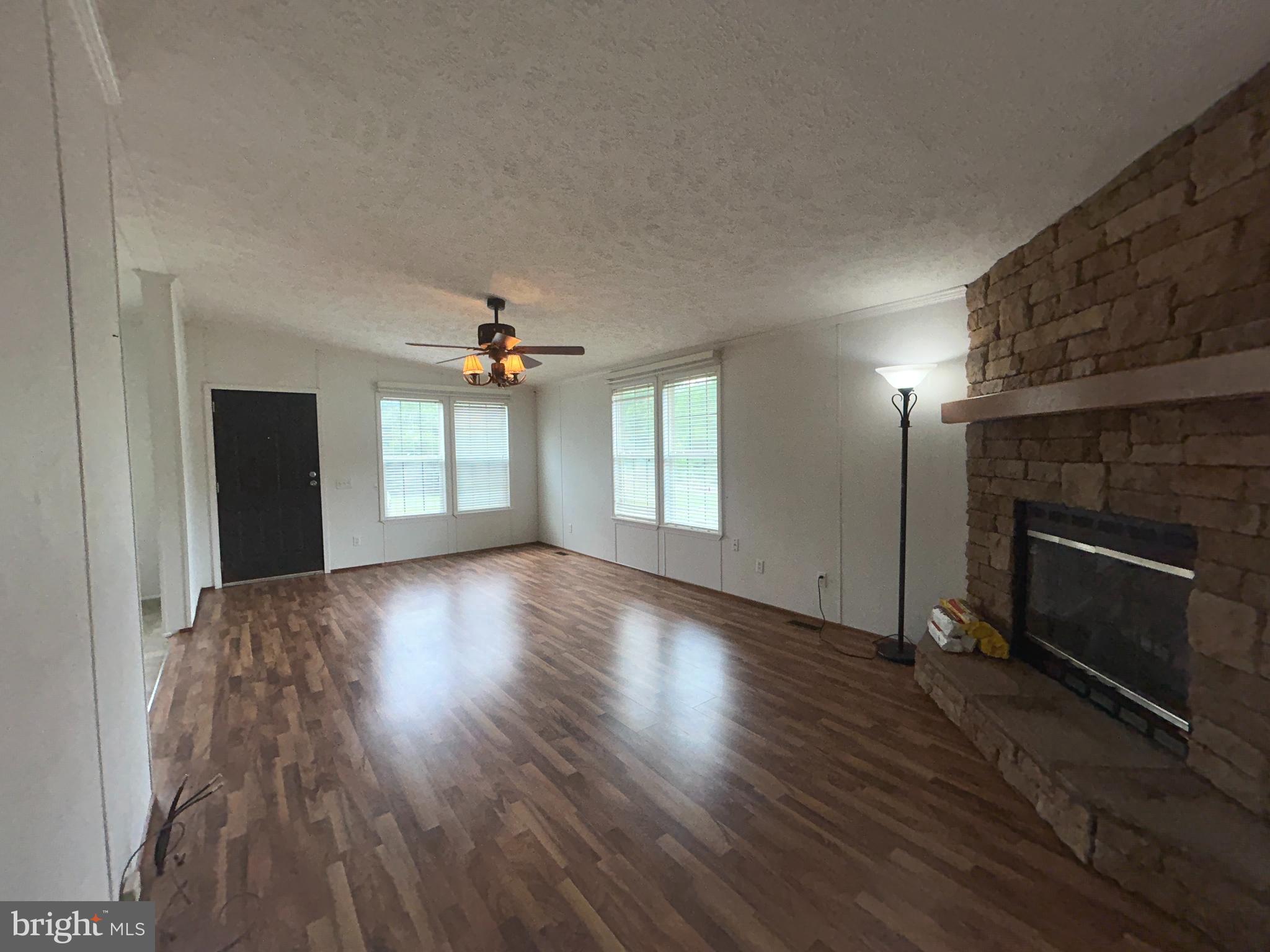 23221 Independence Road Unionville, VA 22567 - Photo 11 of 41 Living/Entry