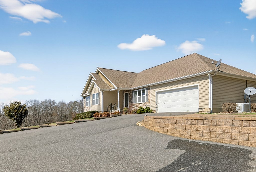 1955 B Joy Ranch Road Woodlawn, VA 24381 - Photo 5 of 43 Gallery Image 5