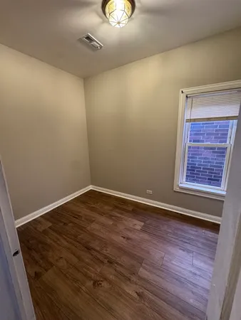 $1,700 | 617 West 43rd Place, Unit 2, Chicago, IL 60609