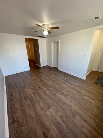 $1,700 | 617 West 43rd Place, Unit 2, Chicago, IL 60609