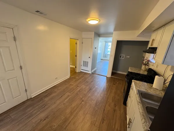 $1,700 | 617 West 43rd Place, Unit 2, Chicago, IL 60609