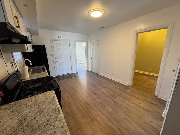 $1,700 | 617 West 43rd Place, Unit 2, Chicago, IL 60609