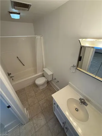 $872 | 124 Taylor Street Southwest, Unit 2, Winston-Salem, NC 27101