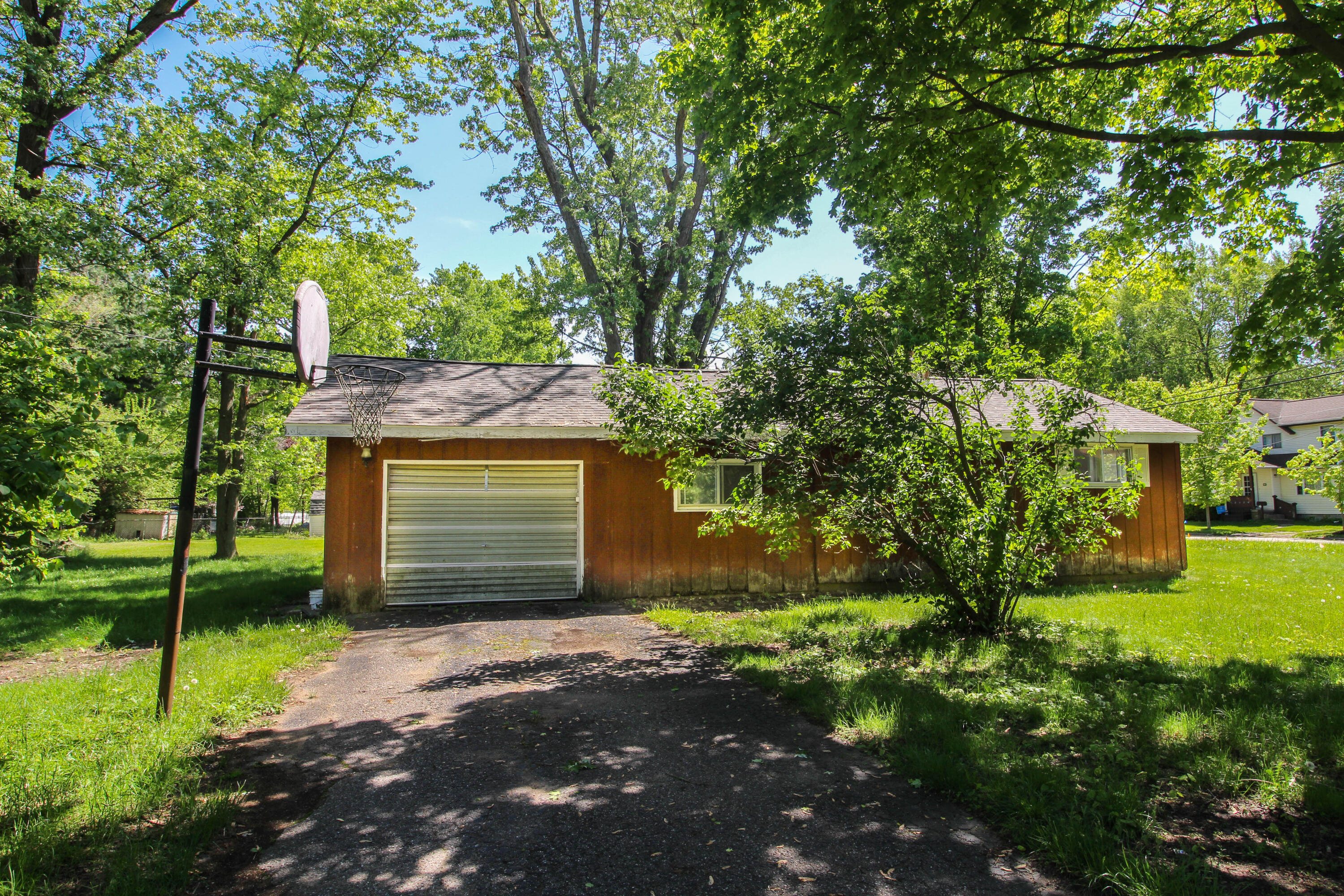 321 North Douglas Avenue Three Rivers, MI 49093 - Photo 3 of 10 Douglas-9542