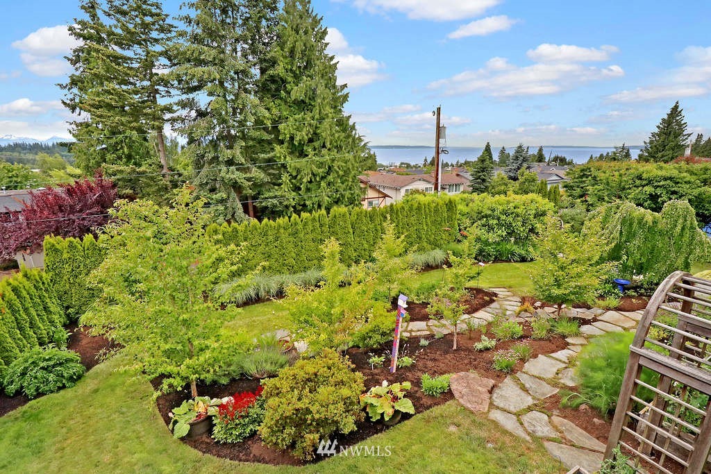 1031 C Avenue South Edmonds, WA 98020 - Photo 2 of 25 a view of a garden with plants