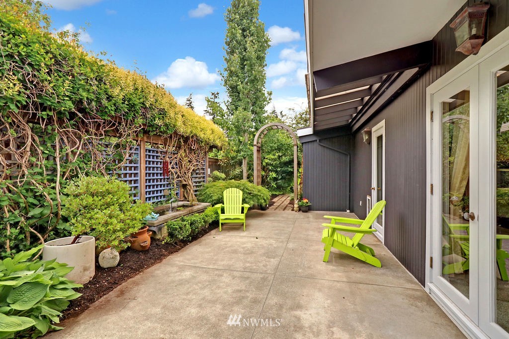 1031 C Avenue South Edmonds, WA 98020 - Photo 15 of 25 a view of a chair and table in the patio with potted plants