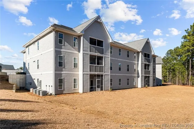 $1,700 | 200 Gallery Drive, Unit 301, Spring Lake, NC 28390