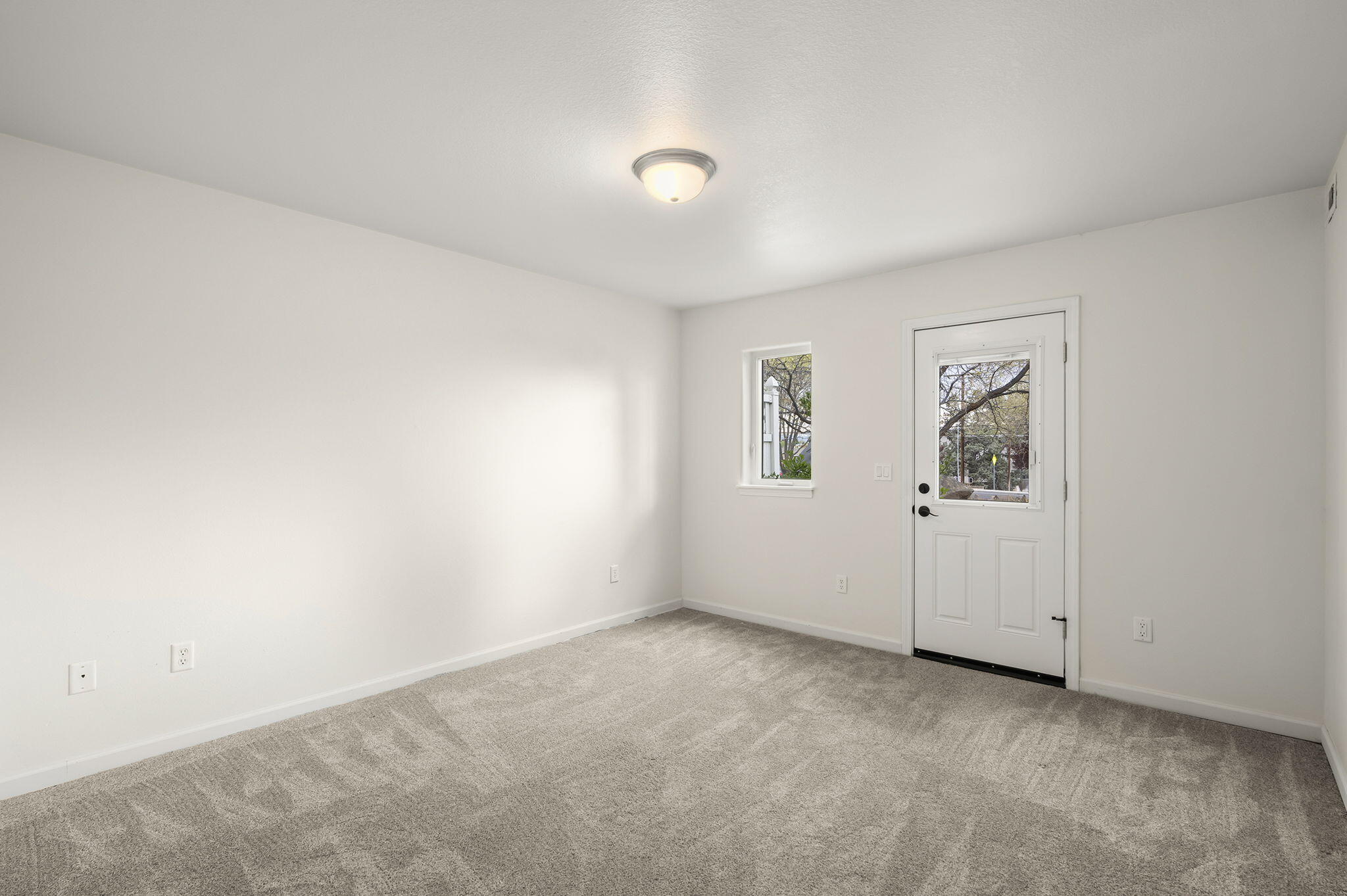 438 Northwest 19th Street, Unit 60 Redmond, OR 97756 - Photo 6 of 32