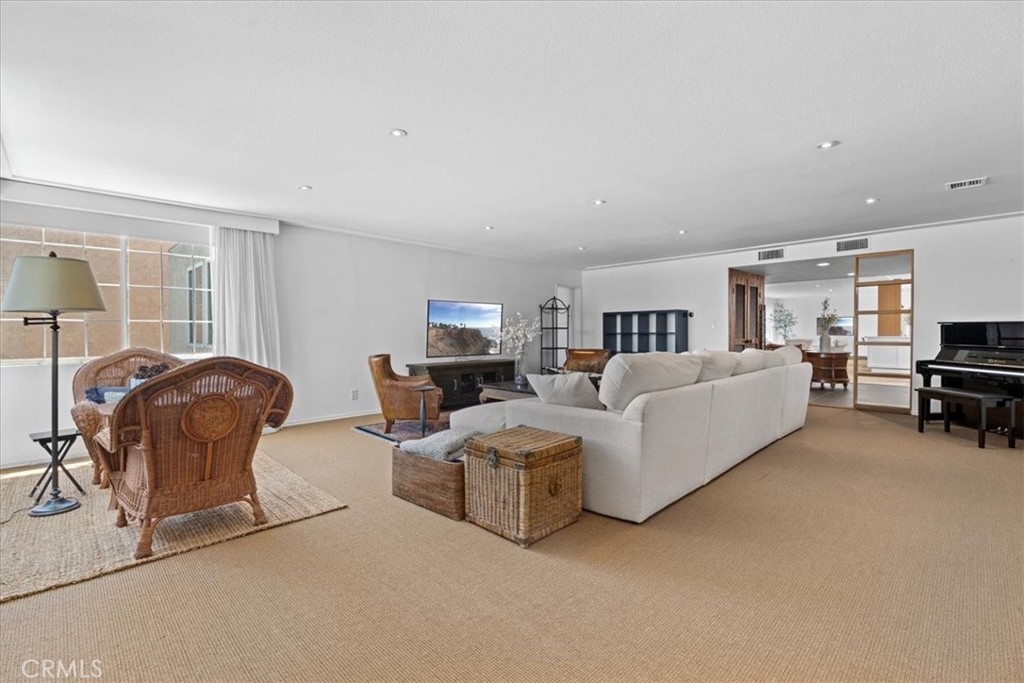 5050 Coldwater Canyon Avenue, Unit 310 Sherman Oaks, CA 91423 - Photo 15 of 26 Living Room