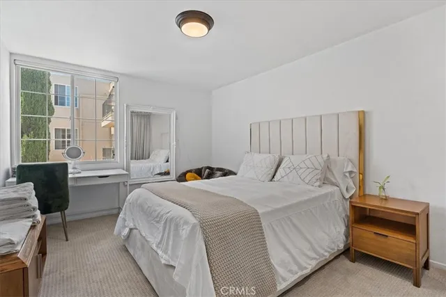 $5,995 | 5050 Coldwater Canyon Avenue, Unit 310, Sherman Oaks, CA 91423