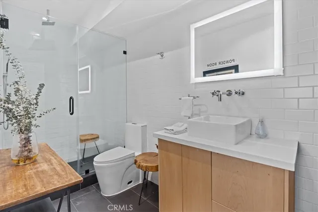 $5,995 | 5050 Coldwater Canyon Avenue, Unit 310, Sherman Oaks, CA 91423