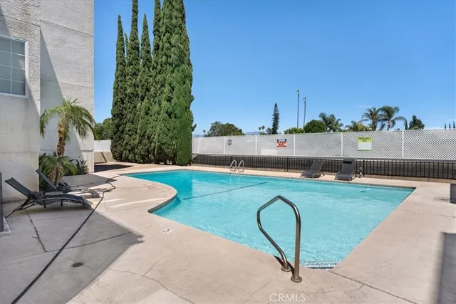 $5,995 | 5050 Coldwater Canyon Avenue, Unit 310, Sherman Oaks, CA 91423