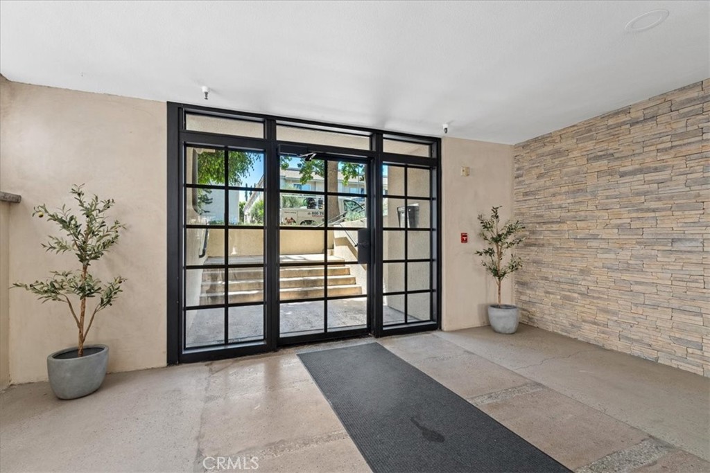 5050 Coldwater Canyon Avenue, Unit 310 Sherman Oaks, CA 91423 - Photo 23 of 26 Entrance