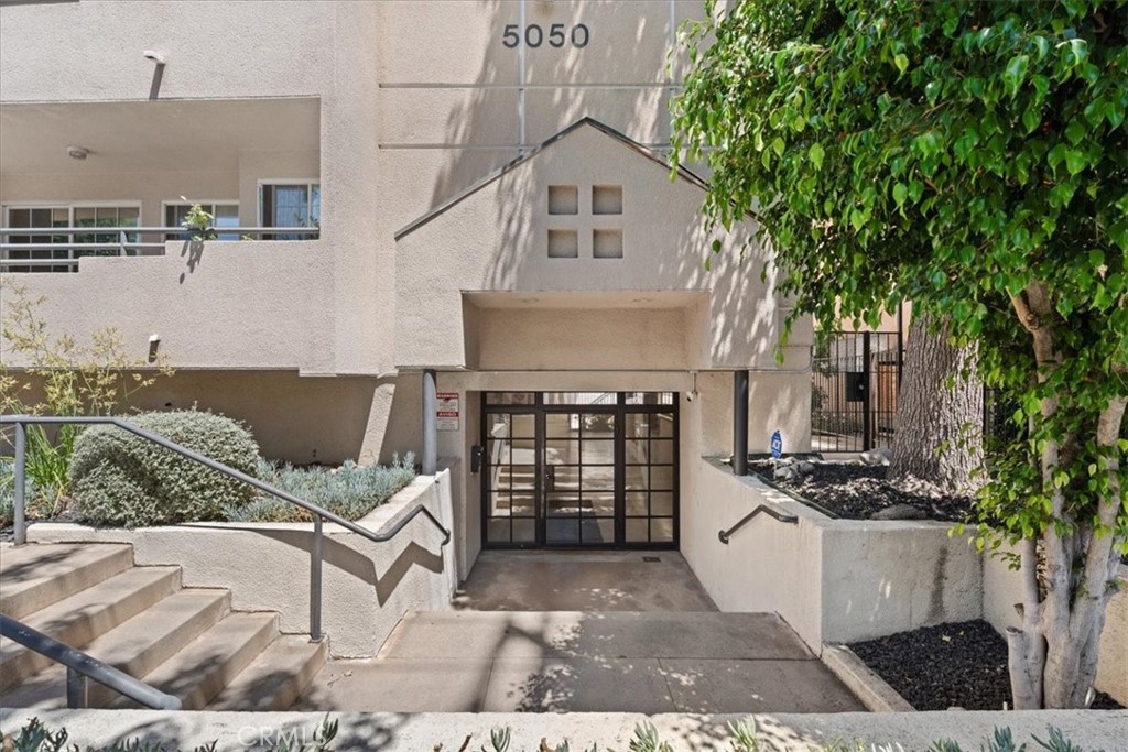 5050 Coldwater Canyon Avenue, Unit 310 Sherman Oaks, CA 91423 - Photo 25 of 26 Front