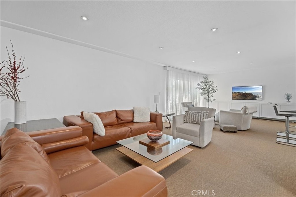 5050 Coldwater Canyon Avenue, Unit 310 Sherman Oaks, CA 91423 - Photo 9 of 26 Family Room