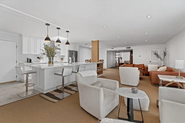 $5,995 | 5050 Coldwater Canyon Avenue, Unit 310, Sherman Oaks, CA 91423