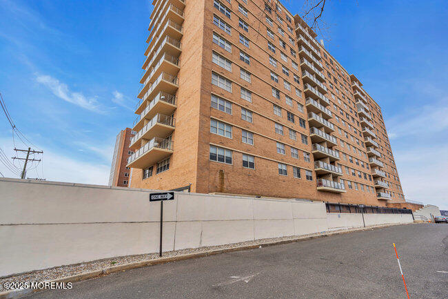 28 Riverside Avenue, Unit 4G Red Bank, NJ 07701 - Photo 18 of 27 001_dsc03203