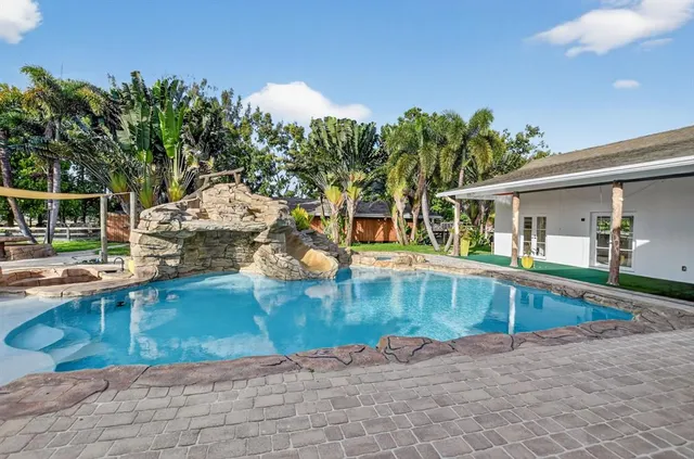 $3,250,000 | 8233 Stagecoach Lane, Boca Raton, FL 33496