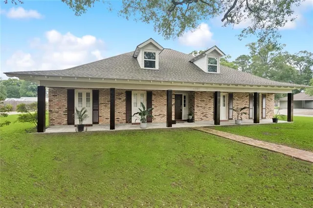 $399,000 | 202 Woodbridge Boulevard, Hammond, LA 70401