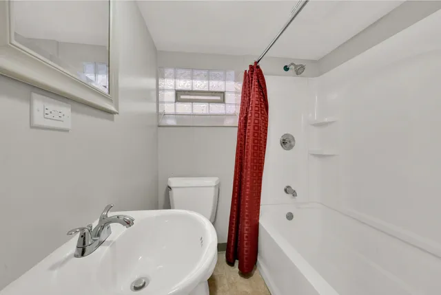 $1,000 | 6238 South Massasoit Avenue, Unit G, Chicago, IL 60638