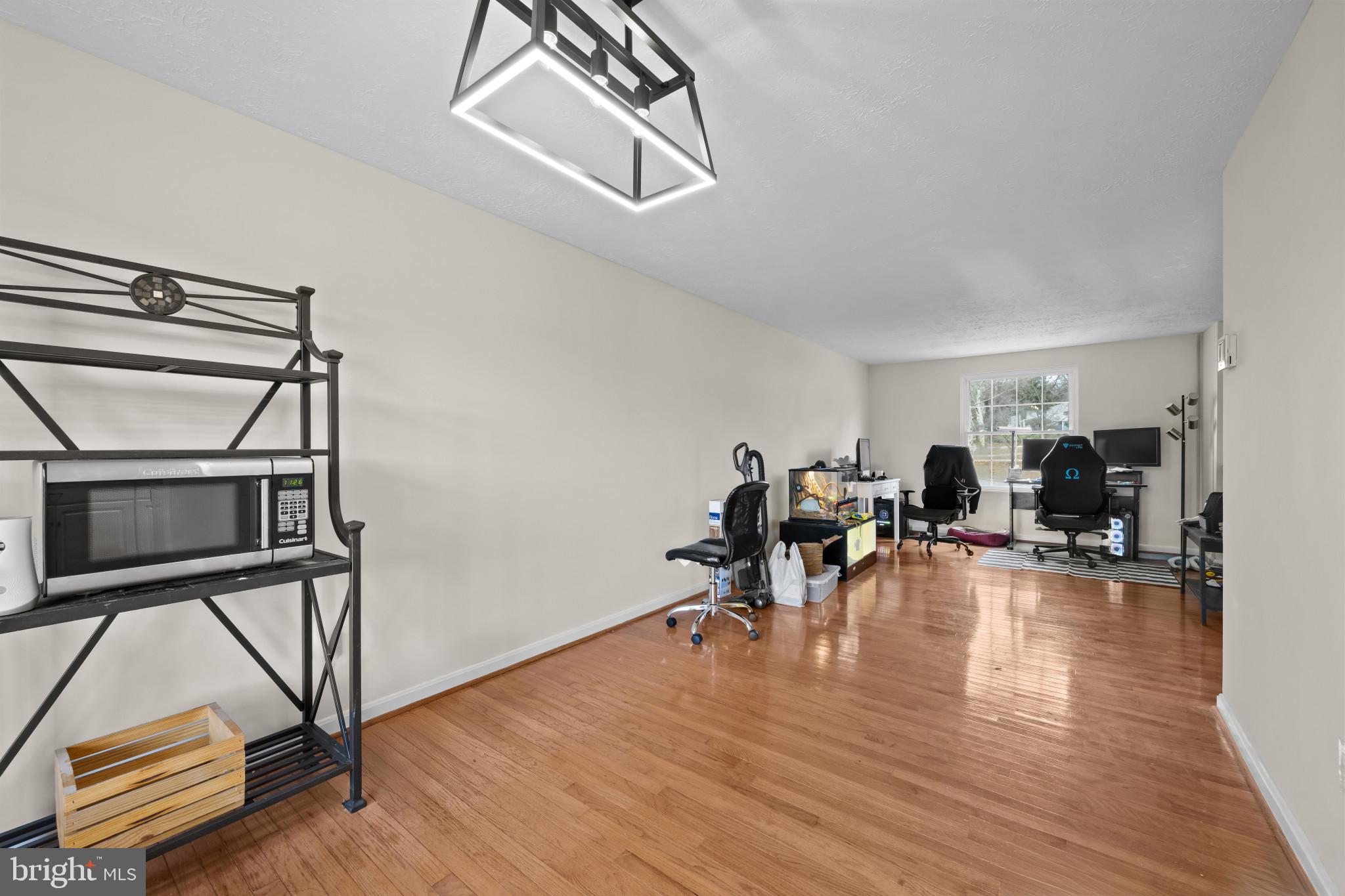 9281 Pigeon Wing Place Columbia, MD 21045 - Photo 12 of 55 a living room with furniture and a table