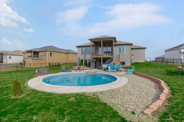 $559,000 | 807 Solomon Drive, Lone Jack, MO 64086