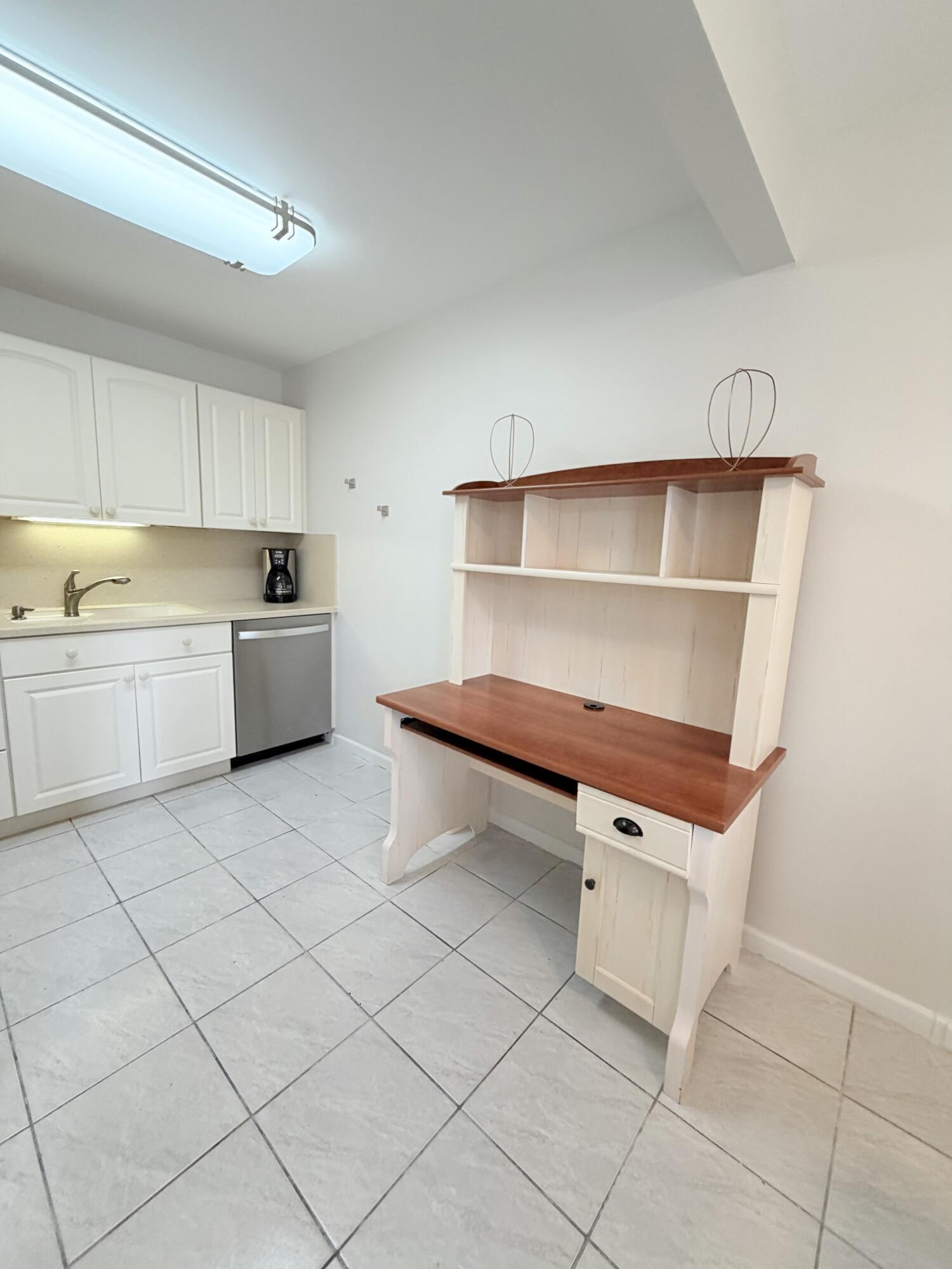 1004 Newcastle A Boca Raton, FL 33434 - Photo 3 of 39 IMG_8590