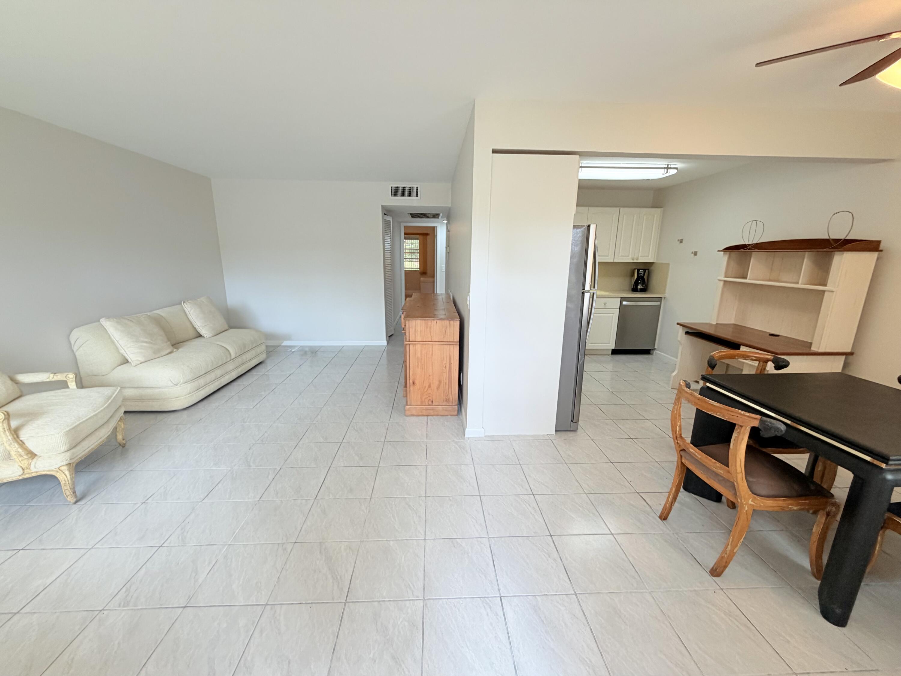 1004 Newcastle A Boca Raton, FL 33434 - Photo 5 of 39 IMG_8597